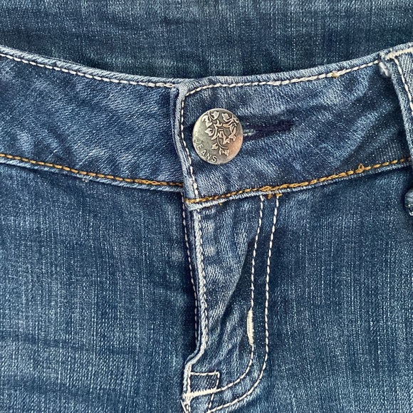 (A54) Denim jeans with studded heart accents on front pockets, Size 30 - Picture 6 of 10